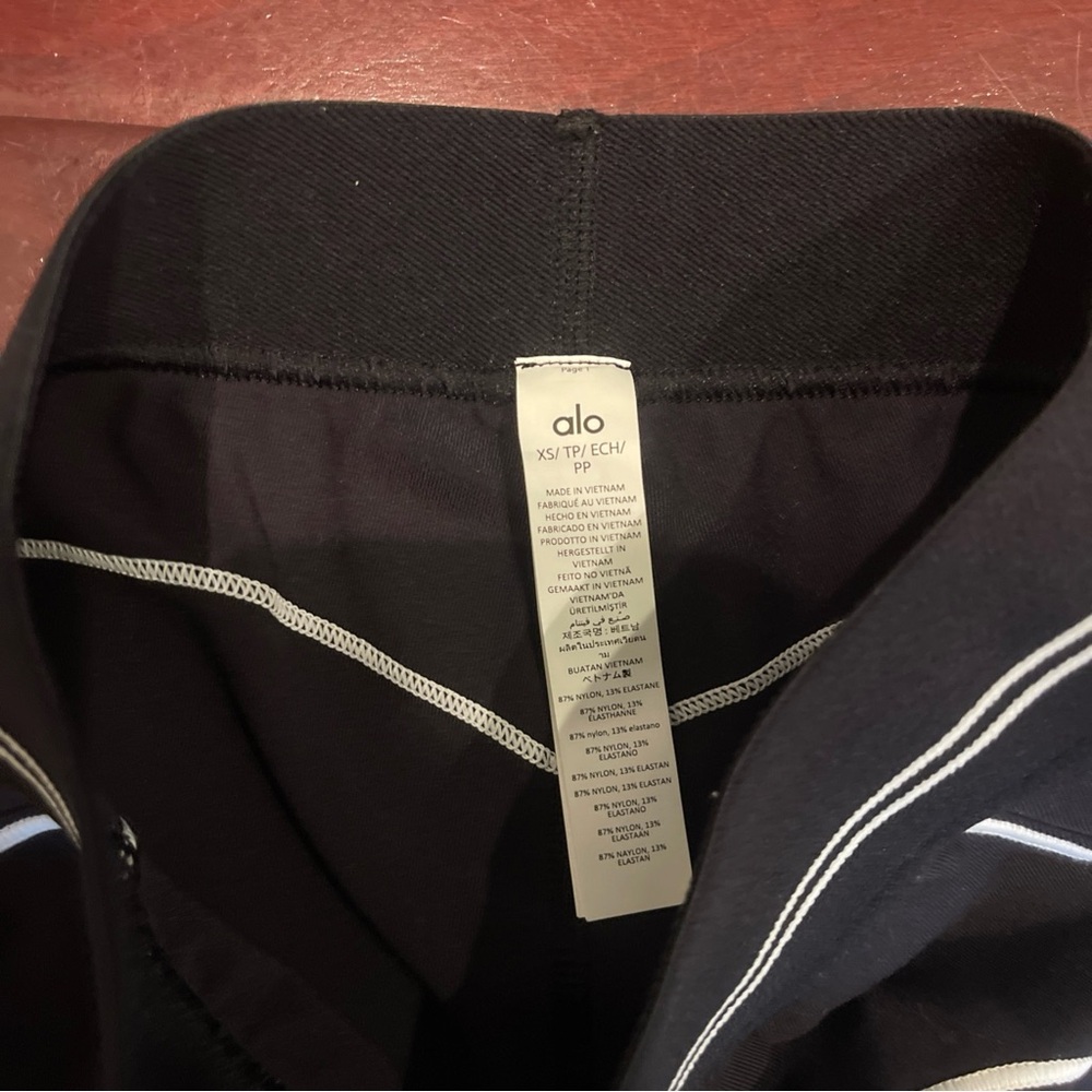 ALO Yoga Airbrush High-Waist Heart Throb Leggings White/Black XS NWT - Picture 3 of 5